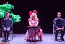 EL TEATRISTA EDWARD COWARD PRESENTA LA “HISTORIA DEL TELÉFONO INTELIGENTE”