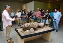 YA ESTÁ EN EL CUBO LA EXPOSICIÓN «DE LUGARES CON HISTORIA A HISTORORIAS SIN LUGAR. LA GEOGRAFÍA SIMBÓLICA DEL PUEBLO KUMIAI!