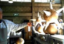 RECLUSOS DEL CENTRO PENITENCIARIO «HONGO I» APRENDEN A ELABORAR PIÑATAS GIGANTES