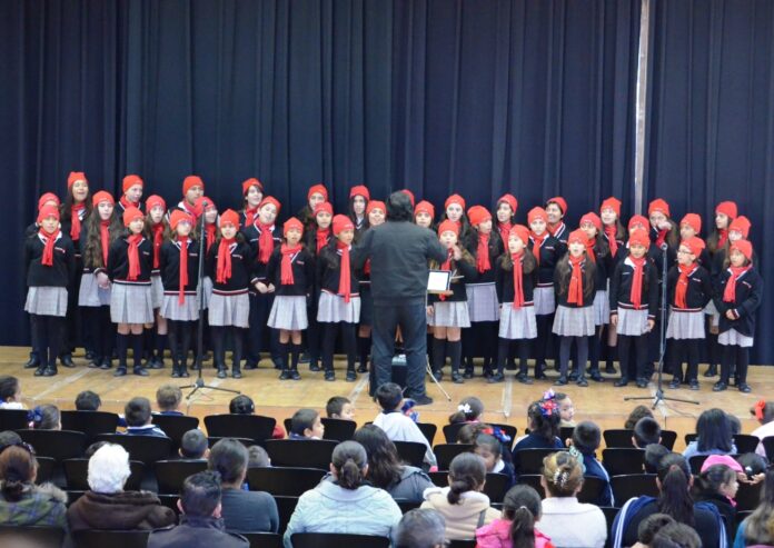 Coro escuela Eiffel cantos navideños PRENSA 3